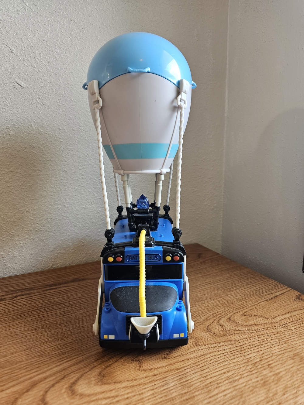 Fortnite Battle Bus 2018 Epic Games Moose 14 Inch Toy Vehicle Ballon - Picture 8 of 14